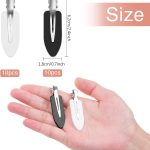 Hand holding black and white metal shoehorn clips showing size and quantity details, convenient travel accessories